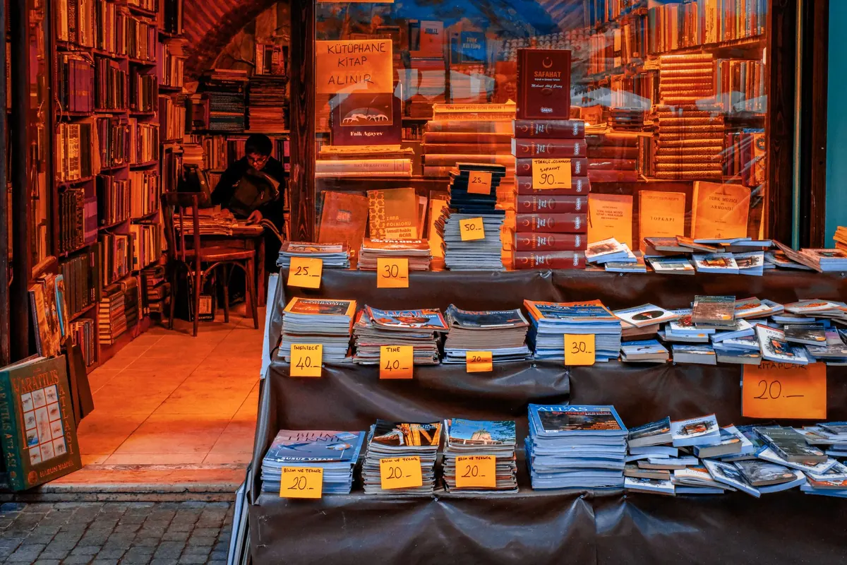 Traditional or Self-Publishing? A Beginner's Guide for UK Writers